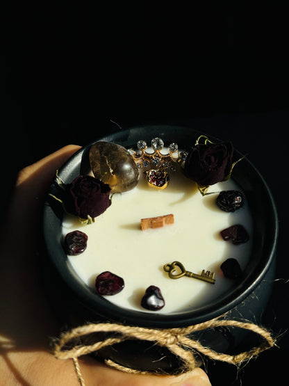 The Queen’s Return Cauldron Candle