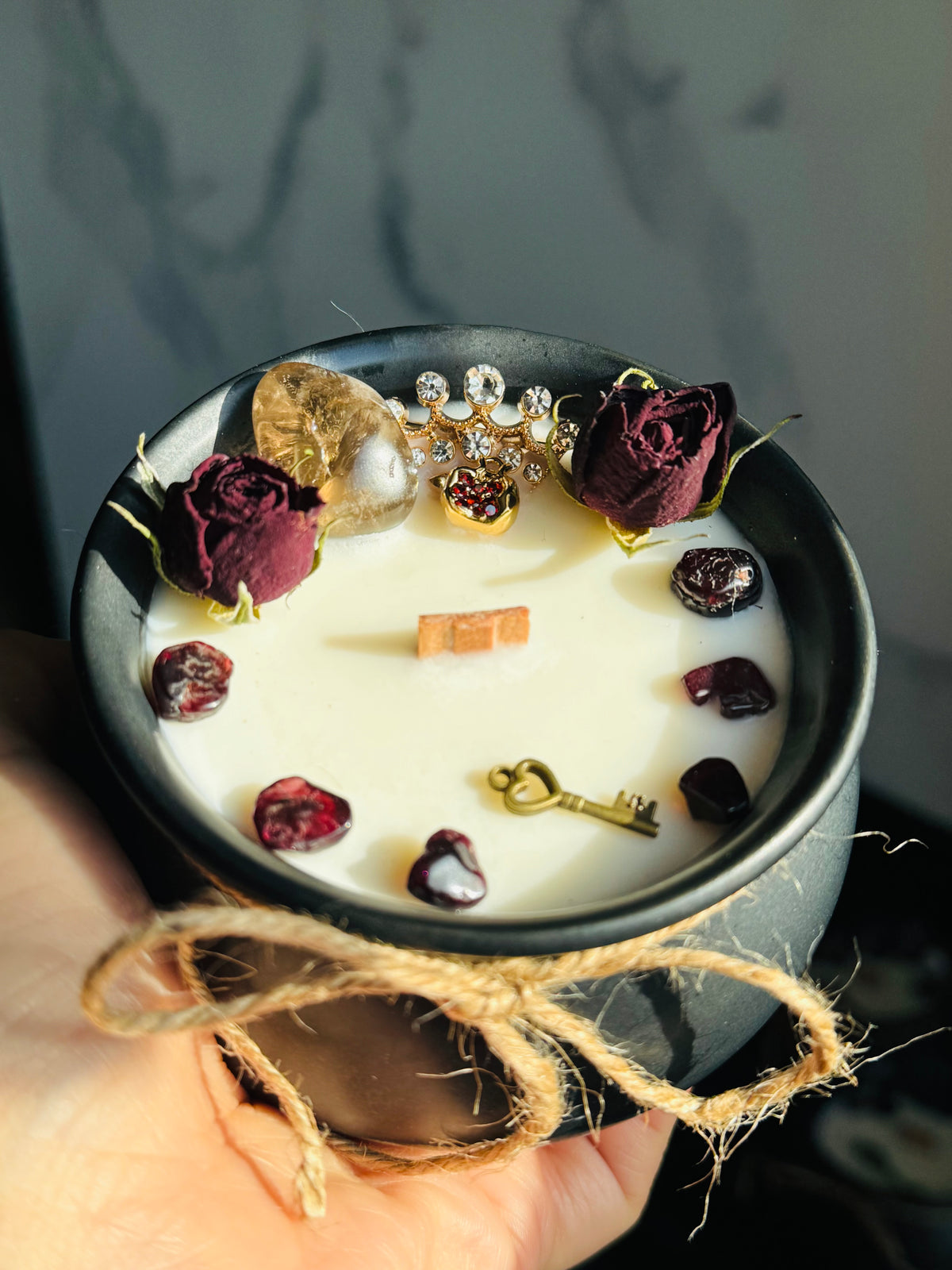 The Queen’s Return Cauldron Candle